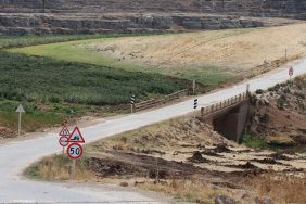 VİRANŞEHİR KIRSAL MAHALLELERİNİN YOL LEVHALARI YENİLENDİ (5)