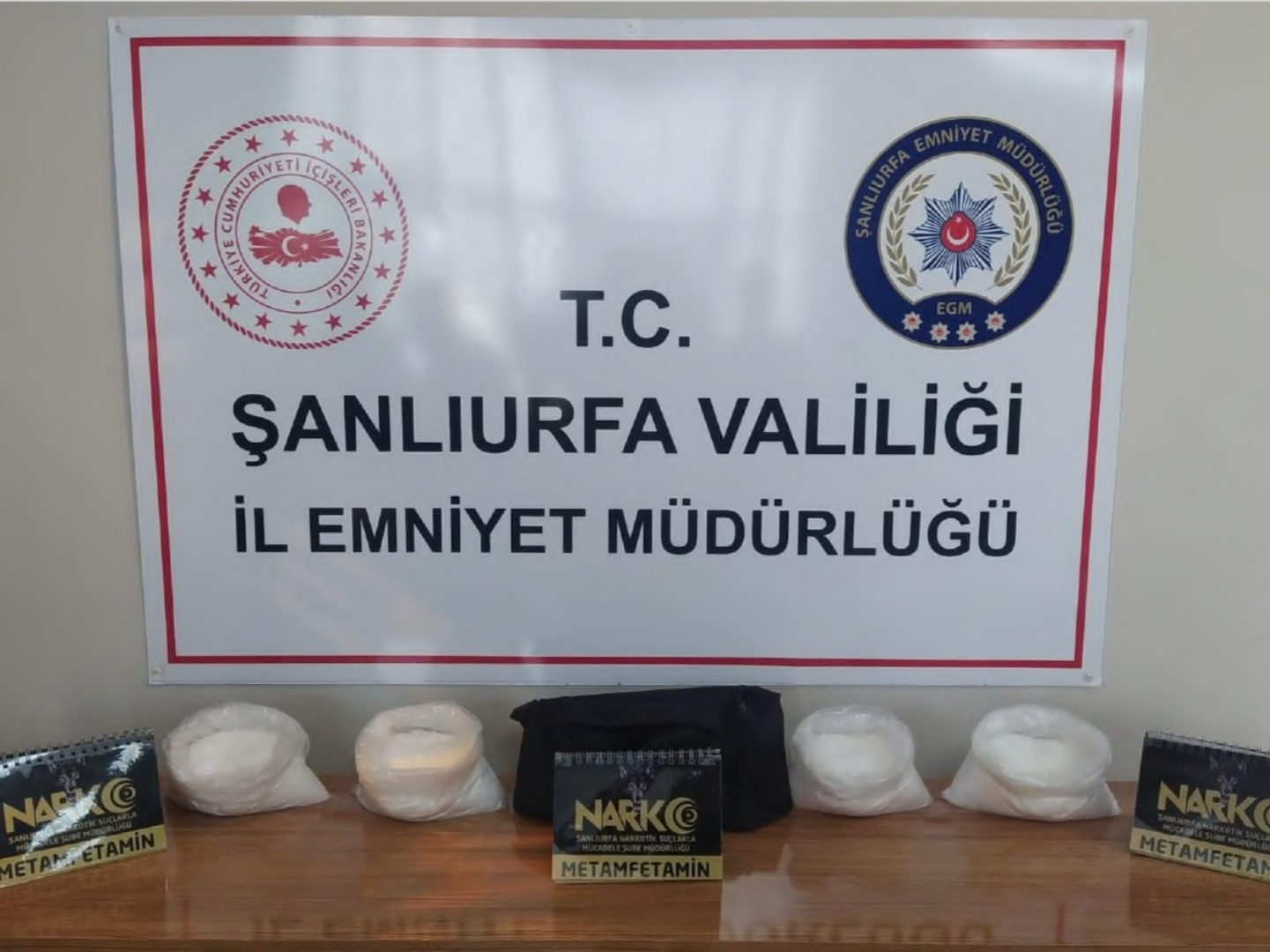 ŞANLIURFA'DA 4 KİLO UYUŞTURUCU ELE GEÇİRİLDİ