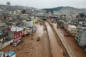 SEL BÖLGESİNDE TEMİZLİK ÇALIŞMASI DEVAM EDİYOR (3)