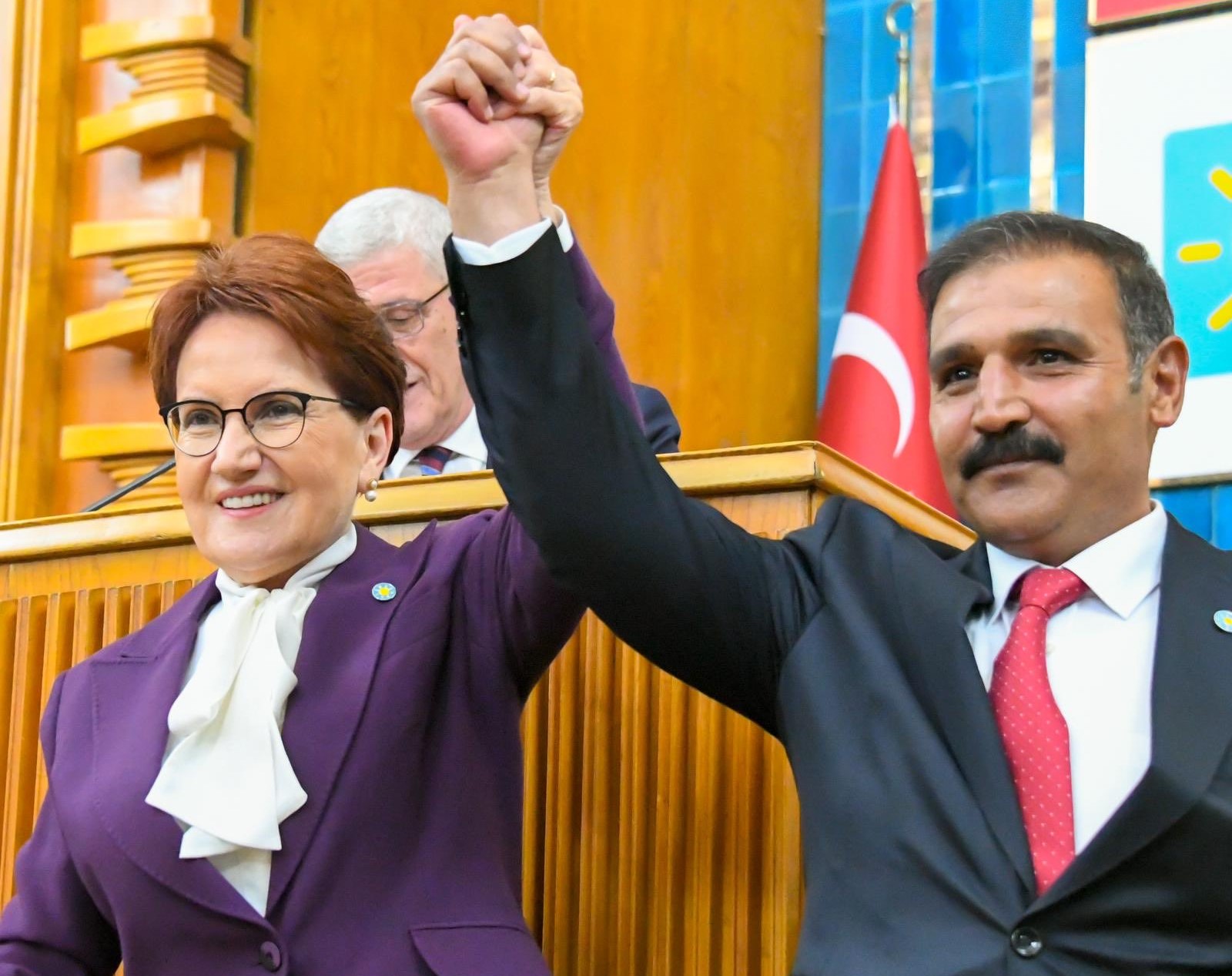 akşener