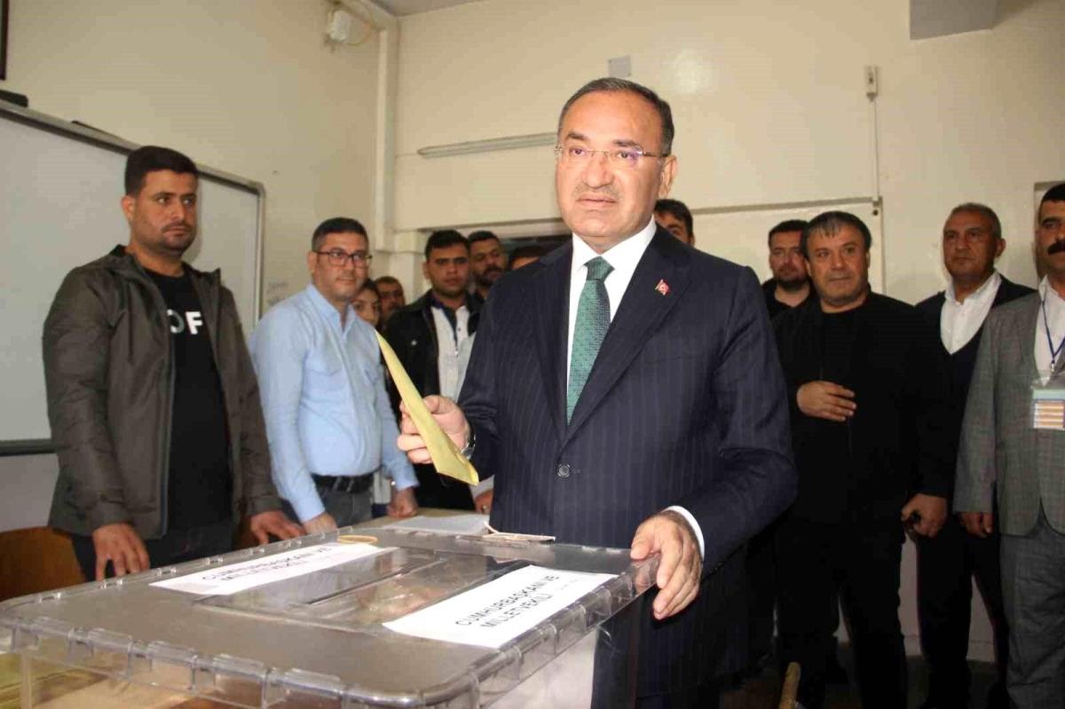 bakan-bozdag-oyunu-sanliurfa-da-kullandi-15900636_amp