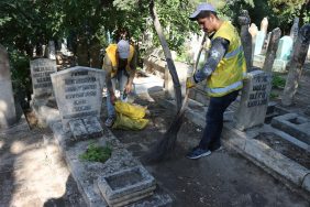 BÜYÜKŞEHİR’DEN MEZARLIKLARDA BAYRAM TEMİZLİĞİ (5)