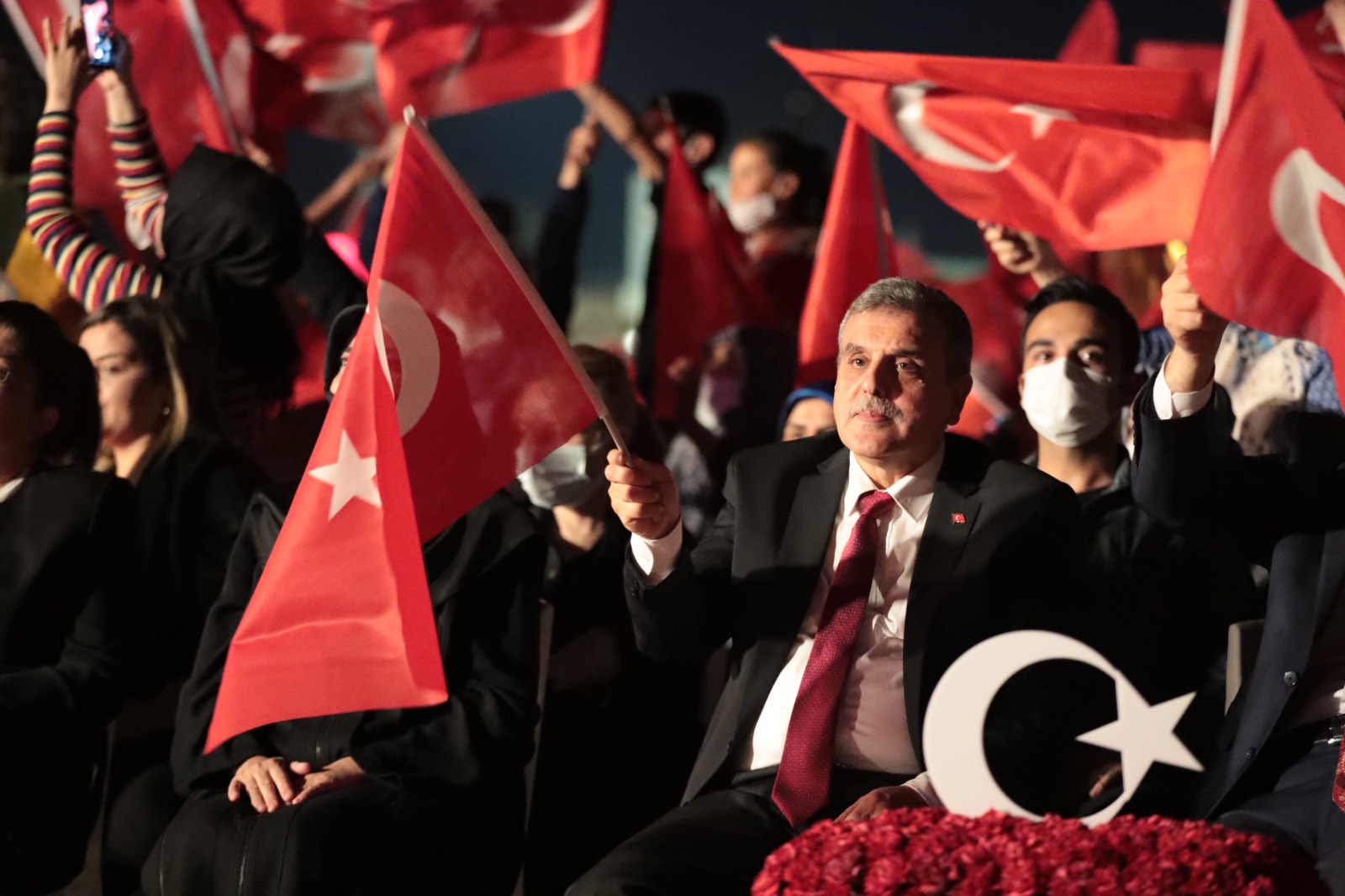 BAŞKAN BEYAZGÜL, “15 TEMMUZ’U UNUTMAYACAĞIZ UNUTTURMAYACAĞIZ” (3)