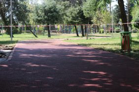 BÜYÜKŞEHİR PARKLARDAKİ YÜRÜYÜŞ YOLLARINI YENİLEDİ (4)