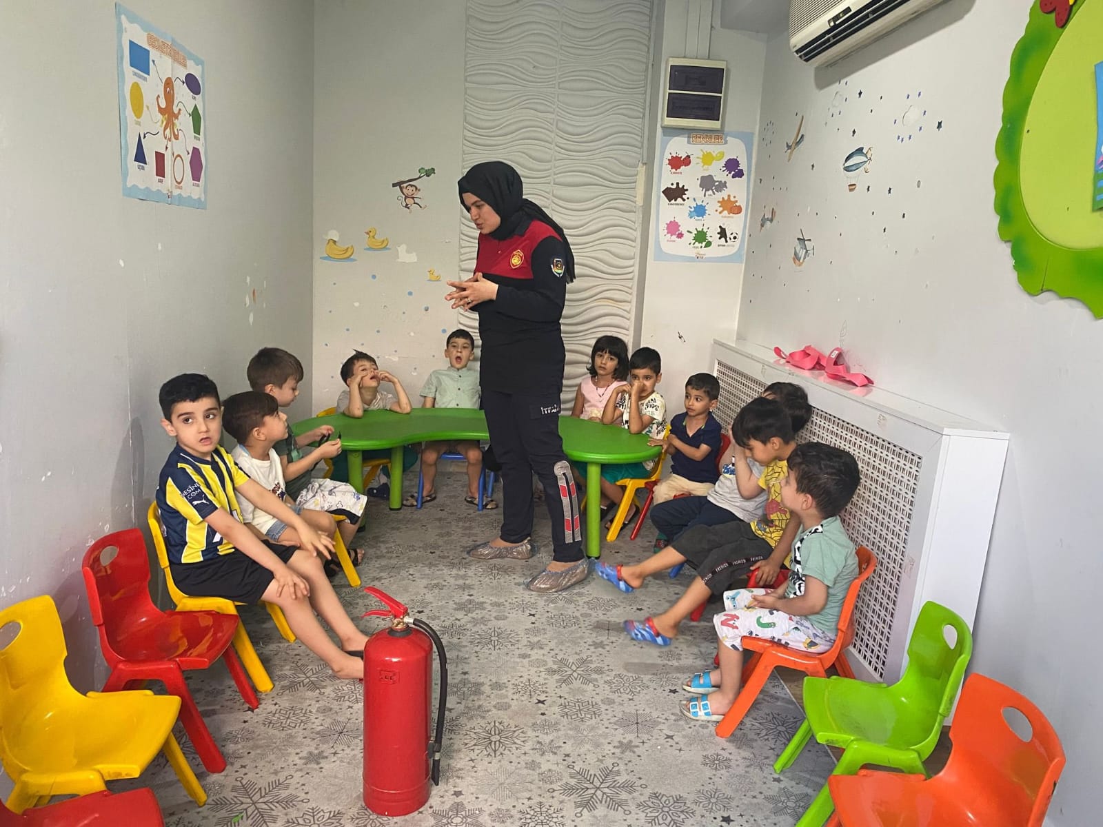 BÜYÜKŞEHİR’DEN MİNİK ÖĞRENCİLERE YÖNELİK YANGIN EĞİTİMİ (1)