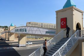 BÜYÜKŞEHİR’DEN OKULLAR BÖLGESİNE MODERN VE ESTETİK YAYA ÜST GEÇİDİ (4)