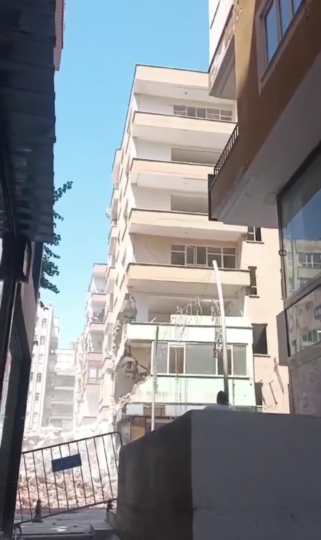Screenshot_20230814_170130_com.huawei.himovie.overseas_edit_28838279124765