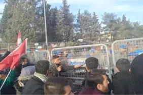 sanliurfa-da-jandarma-ve-isciler-arasinda-5-16594733_amp