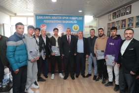 BAŞKAN BEYAZGÜL, U18 LİGİ ŞAMPİYONU 63 URFA SPOR FUTBOLCULARINI TEBRİK ETTİ (1)