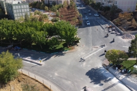 BÜYÜKŞEHİRDEN EVREN SANAYİ OTO GALERİCİLER SİTESİ KORİDORUNDA YOL DÜZENLEME ÇALIŞMASI (1)