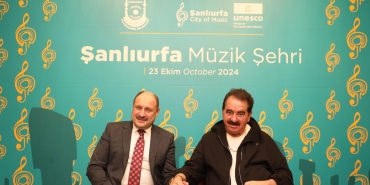 BAŞKAN GÜLPINAR VE TATLISES “UNESCO MÜZİK ŞEHRİ LANSMANI” ÖNCESİ BİR ARAYA GELDİ (3)