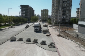 BÜYÜKŞEHİR BELEDİYESİ SİVEREK’TE ÜST YAPI ÇALIŞMALARINI SÜRDÜRÜYOR (10)
