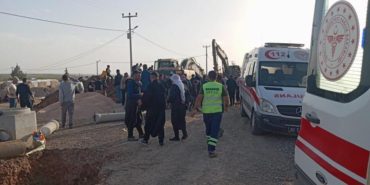 Şanlıurfa'da kanalizasyon kazısı sırasında toprak altında kalan işçiler aranıyor